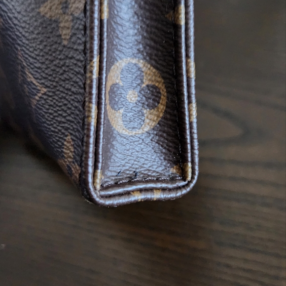 Louis Vuitton Poche Toilette 15 (Toiletry 15) - Picture 5 of 8